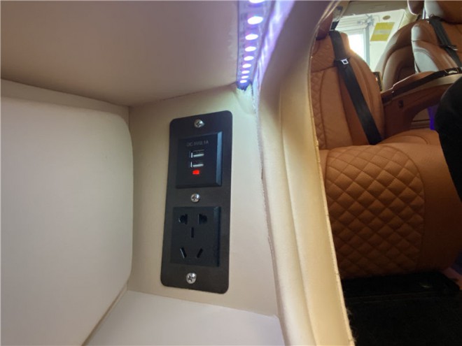 【卡漠兹】奔驰V260七座商务车高顶棕色202006261351298146