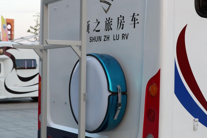 高清实拍2019款顺之旅依维柯8AT自动挡大额头C型房车（子母床款） WLH_5787