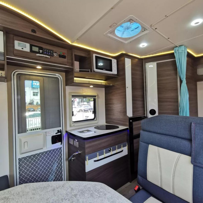 11.23杭州房车展舜宇房车携最新款依维柯C型、现款大通V90B型房车亮相78fb9c6dcf384a8ea47b618f1ba7de8f