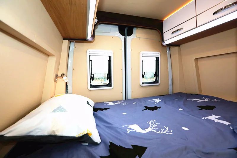 宇通大通V80国六B310舒适版房车（横置床）