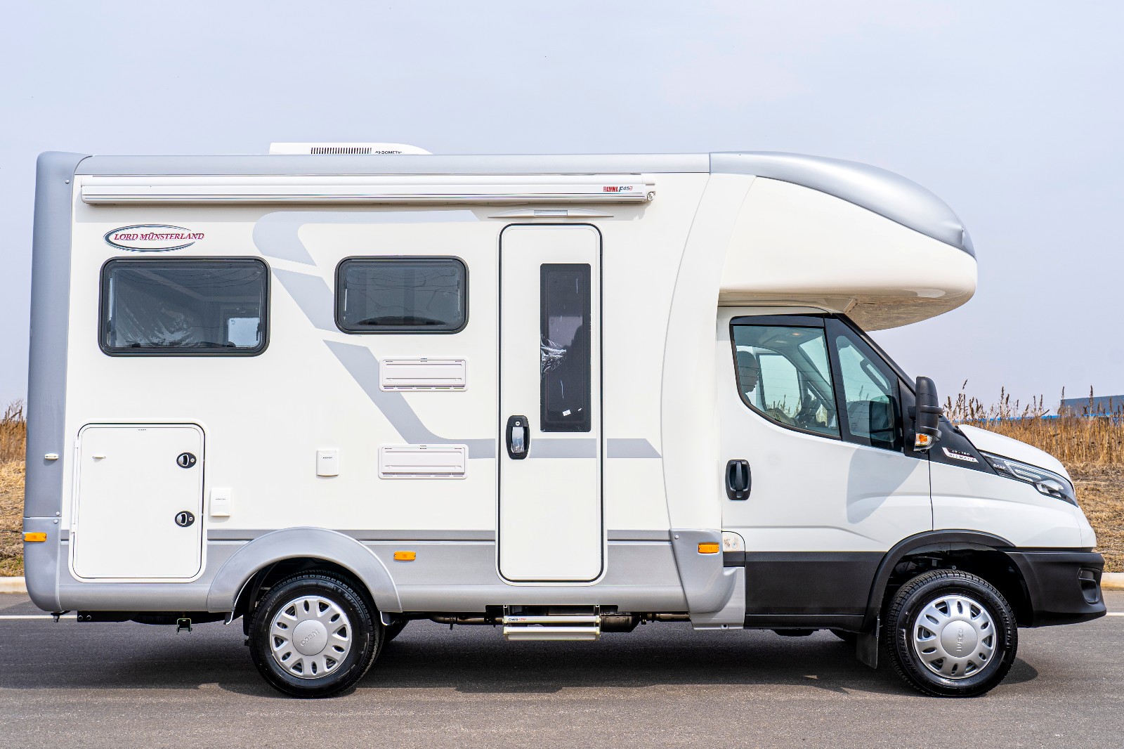 朗宸 洛德蒙特s60 c型房车 白色