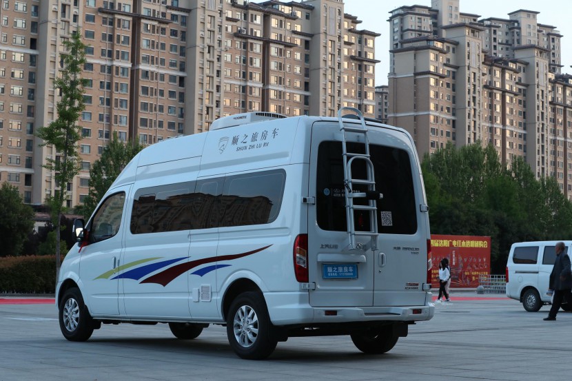 高清实拍2019款顺之旅大通V80全新格局B型房车 WLH_5805