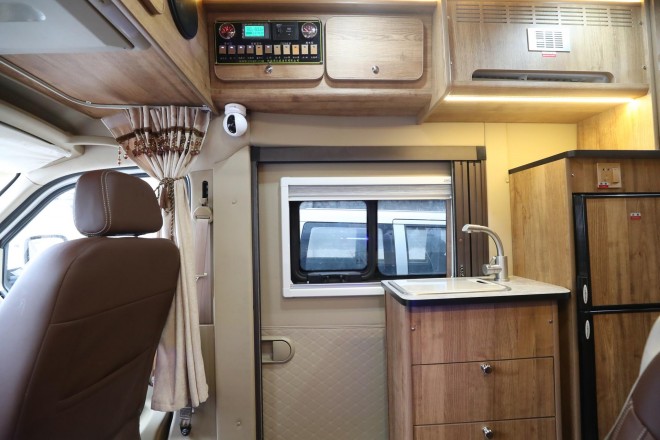 老张定制款——高清实拍2019款顺之旅东风御风白色自动挡B型房车 WLH_5949