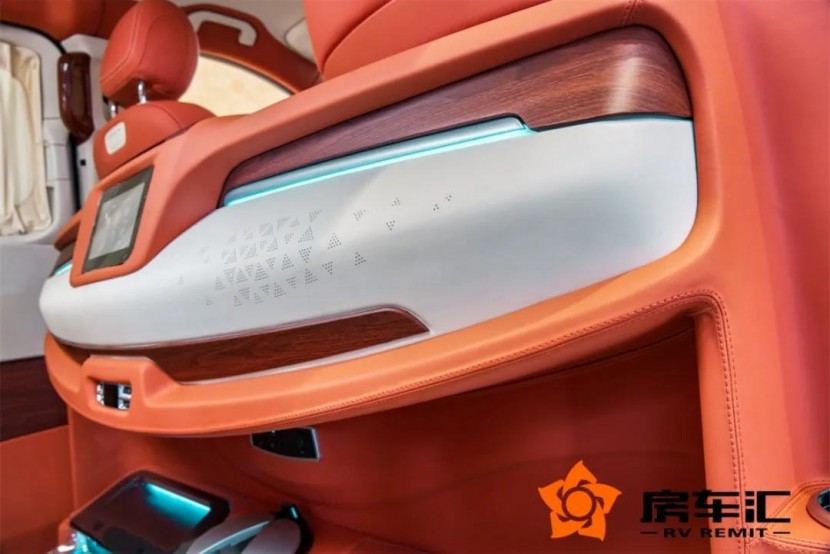 奔驰傲旋大白鲨七座商务，仿生动力学限量发售，霸气别致！16.jpg