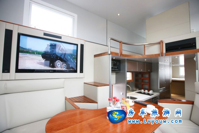 阿莫迪罗·远征者TGS6x6VL1升降顶8,000,000元起