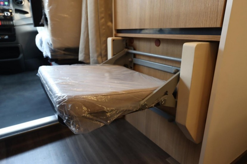 9月2日郑州房车展——宇通C533新小顶房车，持续续航，追随远方！e014395a15f1950bb40d73ec5b44b921