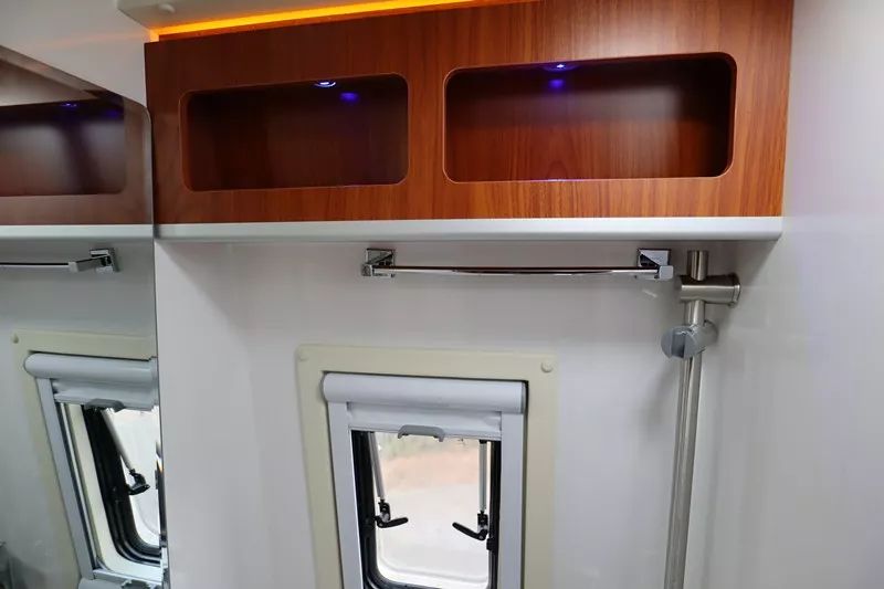 卫航大通V80长轴高顶房车--横置床(洗衣机款)35.8万元