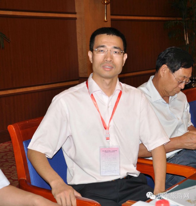 中汽协叶盛基秘书长出席2014中国（鹤壁）电子信息汽车电子电器产业发展合作交流会