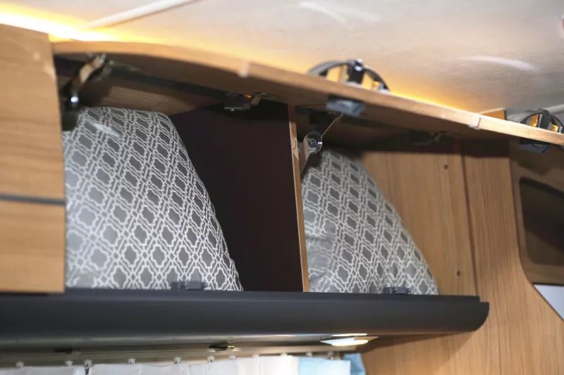 宇通依维柯欧胜C533豪华版无拓小顶房车