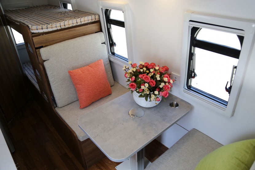 新飞房车新伽途旅居版 13.98万元 IMG_9546