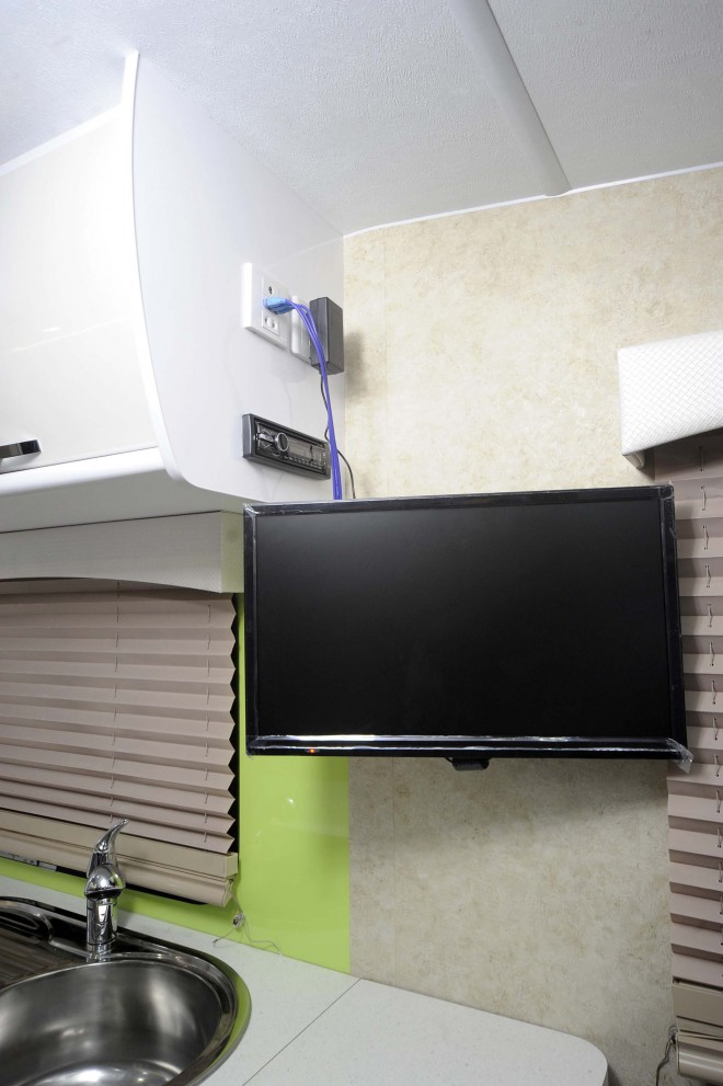 戴德隆翠C19拖挂式营地房车 17万元 _DSC8532