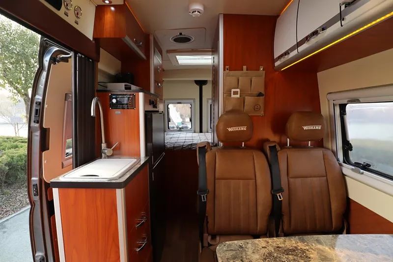 卫航大通V80长轴高顶房车--横置床(洗衣机款)35.8万元