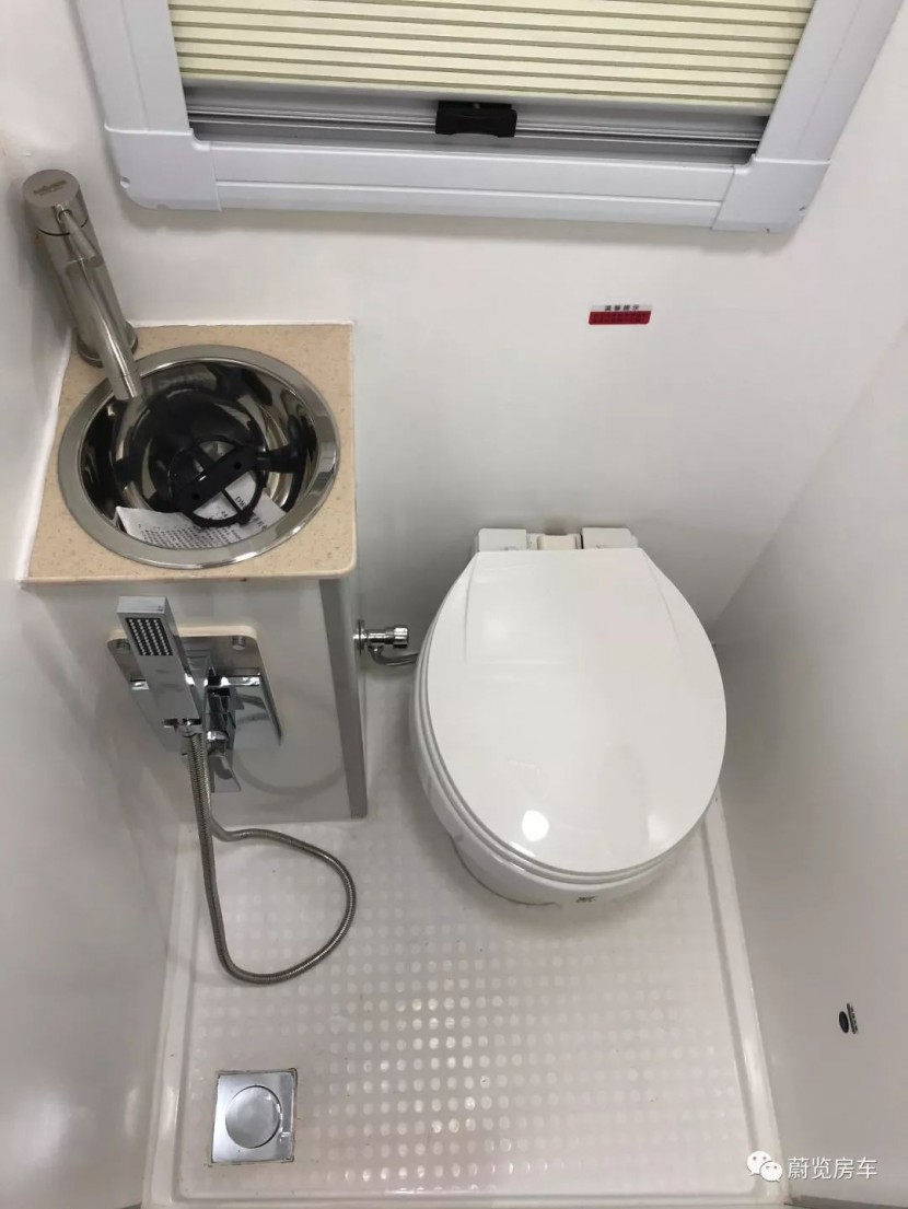 蔚览大通C型旅居车