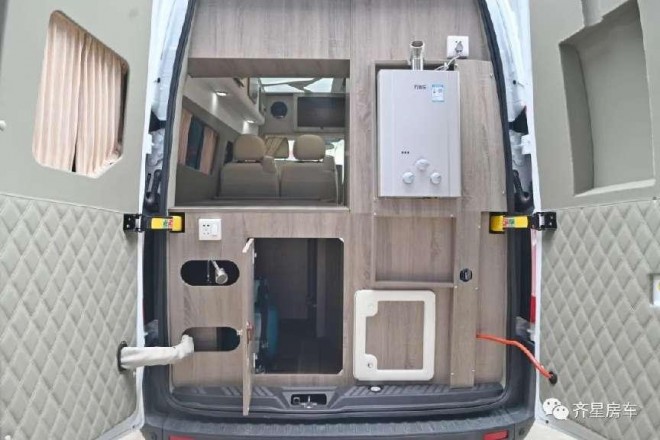 齐星福特新全顺B型升顶房车邀您参加9月2日郑州房车展，海角天涯，共享繁华！c92413edfa1e0bb845218894f029acf8