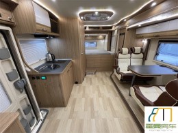 依维柯 2020览众塞拉维双拓展C型房车