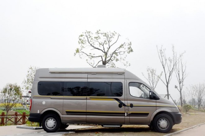 新星房车通途系列B600L-加长轴 41.8万元 2-车身右侧