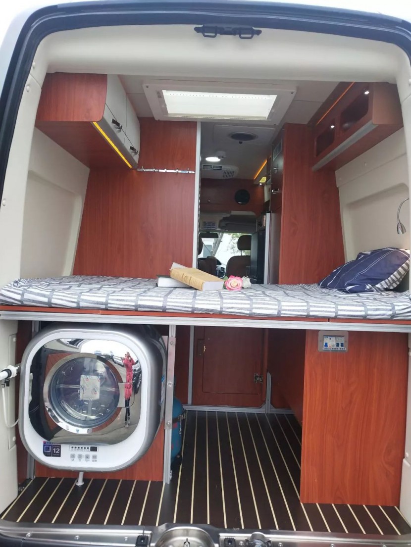 卫航大通V80长轴高顶房车--横置床(洗衣机款)35.8万元
