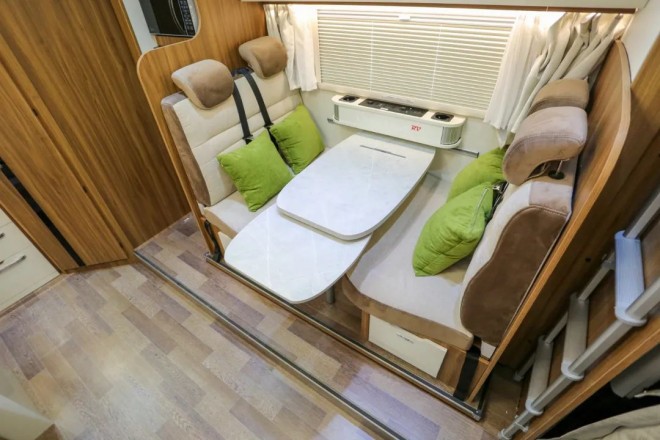 隆翠C620尊享版侧拓C型房车——极致、自由，给你独一无二的专属旅途！e33fc4ddefd55116a745cf4c3d9cefb5
