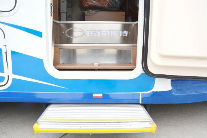 6.5洛阳房车展拓锐斯特房车携“2020款蓝色风暴”全面亮相a0ad2f16ea2040a3a7f934a9fa1fda9a