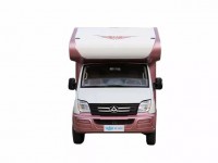 新飞大通C型房车 春天里的又一抹色彩