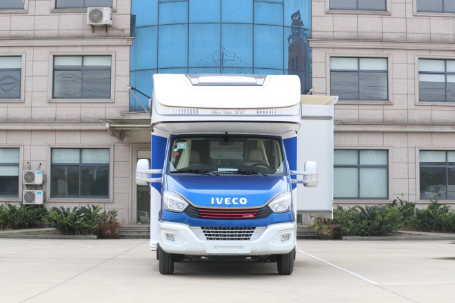 2020款华云途骏K308豪华版依维柯C型大额头双拓展房车闪亮登场