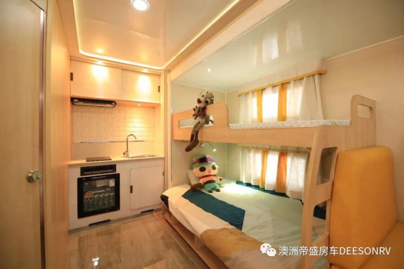 帝盛房车星盛系列-9米星空款营地房车b656d5e7008342ac935caff0ebfaa10e