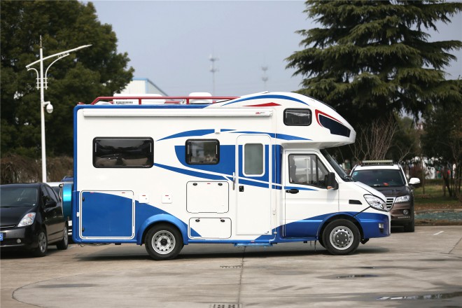 拓锐斯特依维柯C型欧尚版TIC-610A 53.8万起 2E1A3141