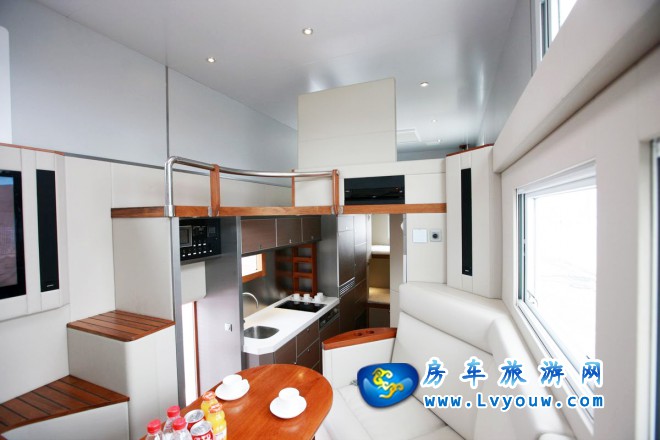 阿莫迪罗·远征者TGS6x6VL1升降顶8,000,000元起