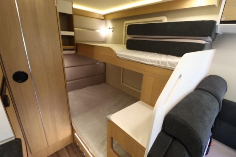 9月2日郑州房车展——宇通C533新小顶房车，持续续航，追随远方！0a1e4fe6e32cda2588a2ccb2a7282932