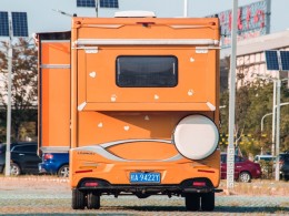 延龙 依维柯双拓C型房车