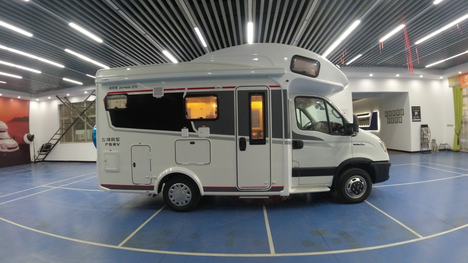 飞神依维柯欧胜C型大额头房车
