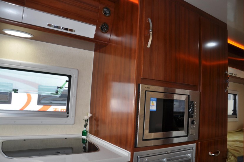 直降50万!独家团购108万即可抢购158万春田奔驰斯宾特524顶配房车 DSC_0291