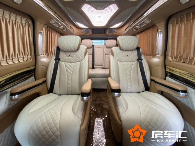 全新奔驰V级卡莫滋版，空间比床大、座椅赛沙发！5.jpg