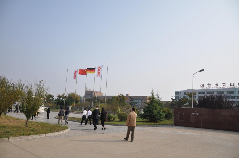 《中国房车行业标准起草和房车安全技术专题会议》在山东烟台召开 烟台爱科机械设备有限公司参观考察