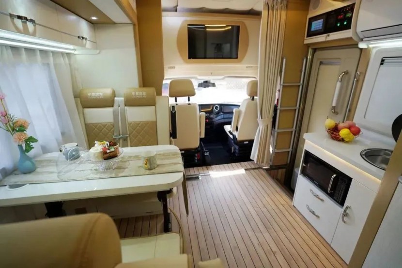 2022款中意极致双扩展房车邀您参加第五届郑州房车展，自在旅途，极致体验！fb2d5798f6a77103d93bcbfc52bd0c72