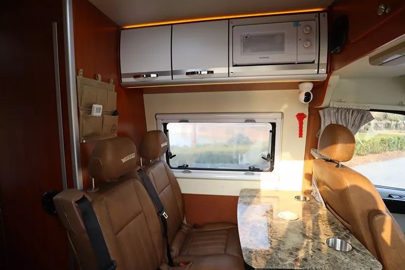 卫航大通V80长轴高顶房车--横置床(洗衣机款)35.8万元