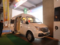 内饰更具特色，七狼国六大通B型（纵置床）房车