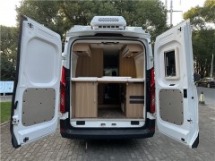 上汽大通 23V90 B型升顶房车