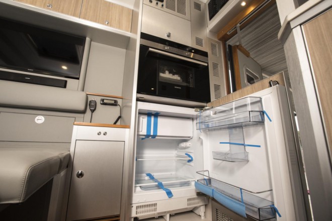 德野诺玛迪森“穿越者M”越野房车：C本蓝牌，颜值、实力并存的越野房车