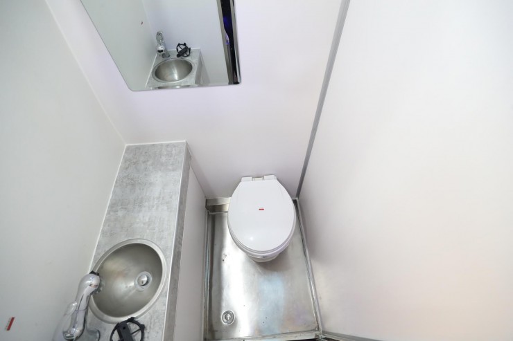新品实拍，顺之旅大通自动挡长轴高顶B型房车e968c76887264a5dab60f39172b81d40