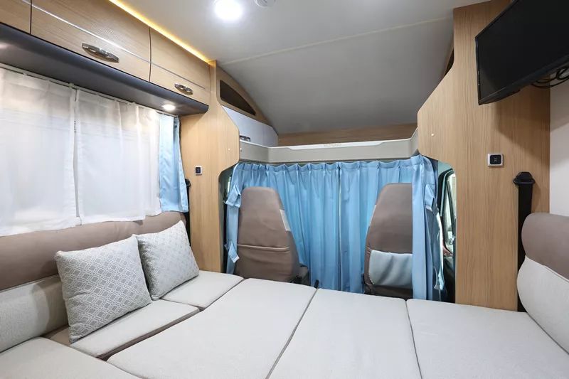 宇通依维柯欧胜C533豪华版无拓小顶房车