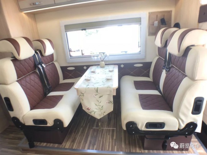 蔚览大通C型旅居车