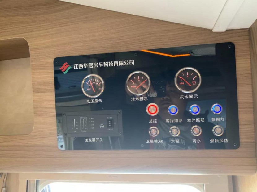 华居依维柯欧盛8AT自动挡双拓展房车e4d2306d53ae49558f98293f0fe4d11d