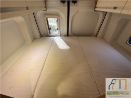 隆翠房车 2023款大通V90隆翠后双胎房车