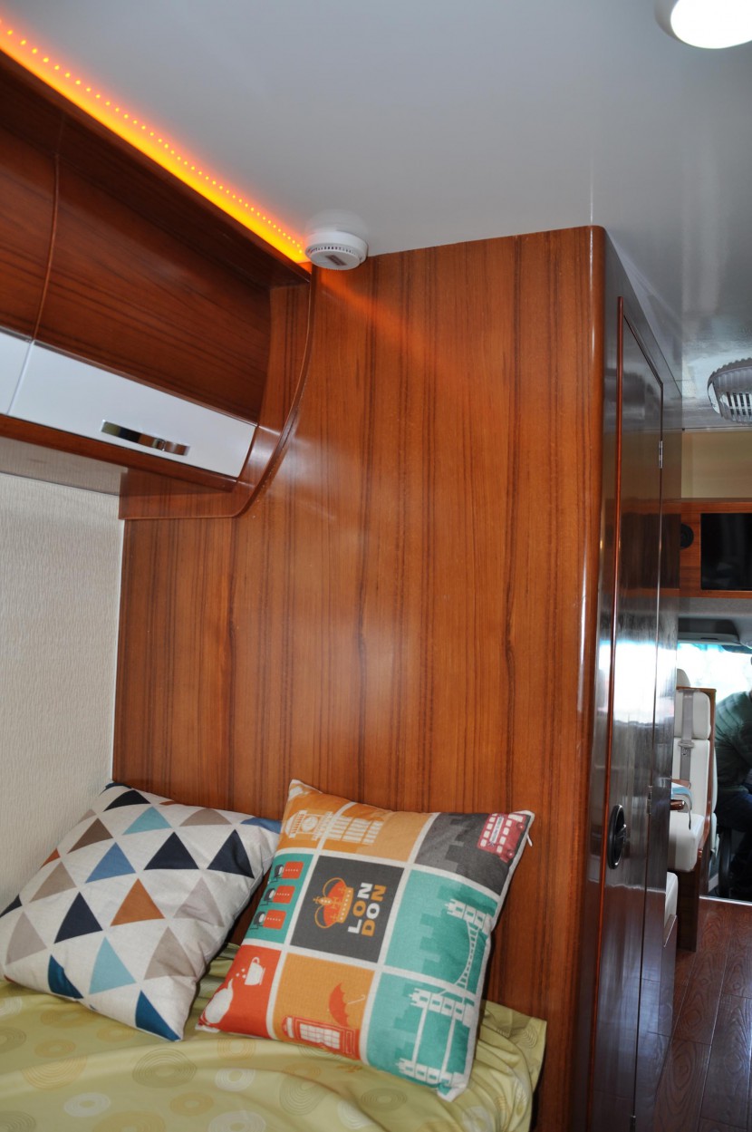 直降50万!独家团购108万即可抢购158万春田奔驰斯宾特524顶配房车 DSC_0262