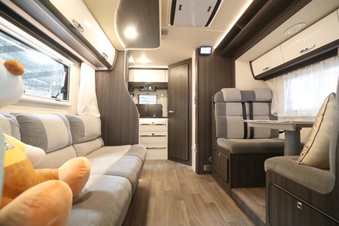 精致欧式风格、高端商务元素，“铂驰旅行家”单拓展房车 WLH_7230
