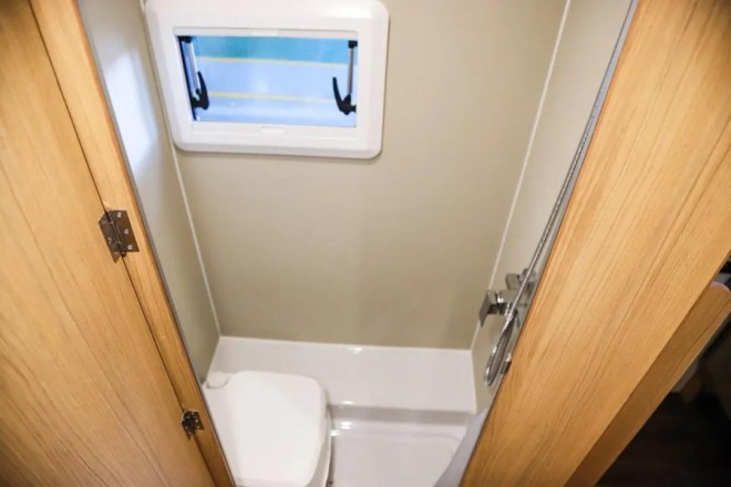 宇通T310上路版拖挂房车cb384b408f974febba020109adf6715d