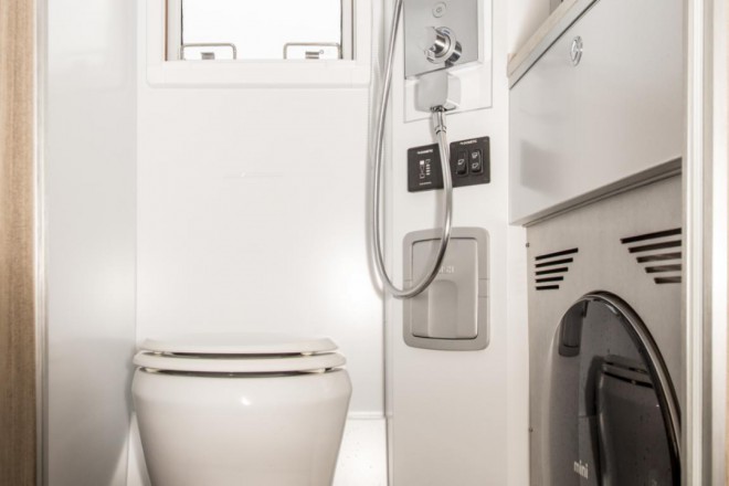 德野诺玛迪森“穿越者M”越野房车：C本蓝牌，颜值、实力并存的越野房车