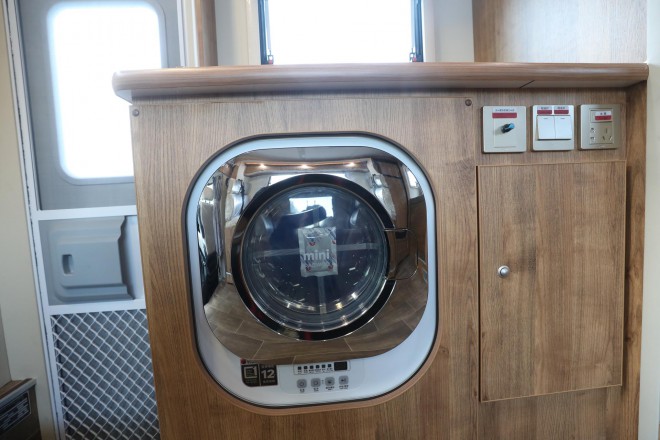 拓锐斯特“欧畅版TIC-621A”依维柯双拓展C型房车 WLH_6849