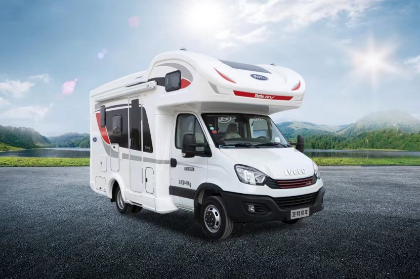 9月2日郑州房车展——亚特房车纪念版Y8-L2，体验自然魅力，看花开花落，天空蔚蓝！620a6ba81a0b1546e8b8a5ccd28f555d